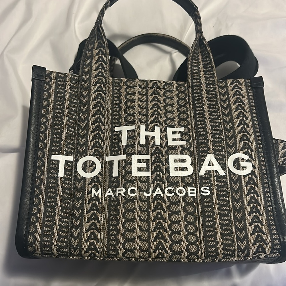 Marc Jacobs The Tote Bag in Black and Beige